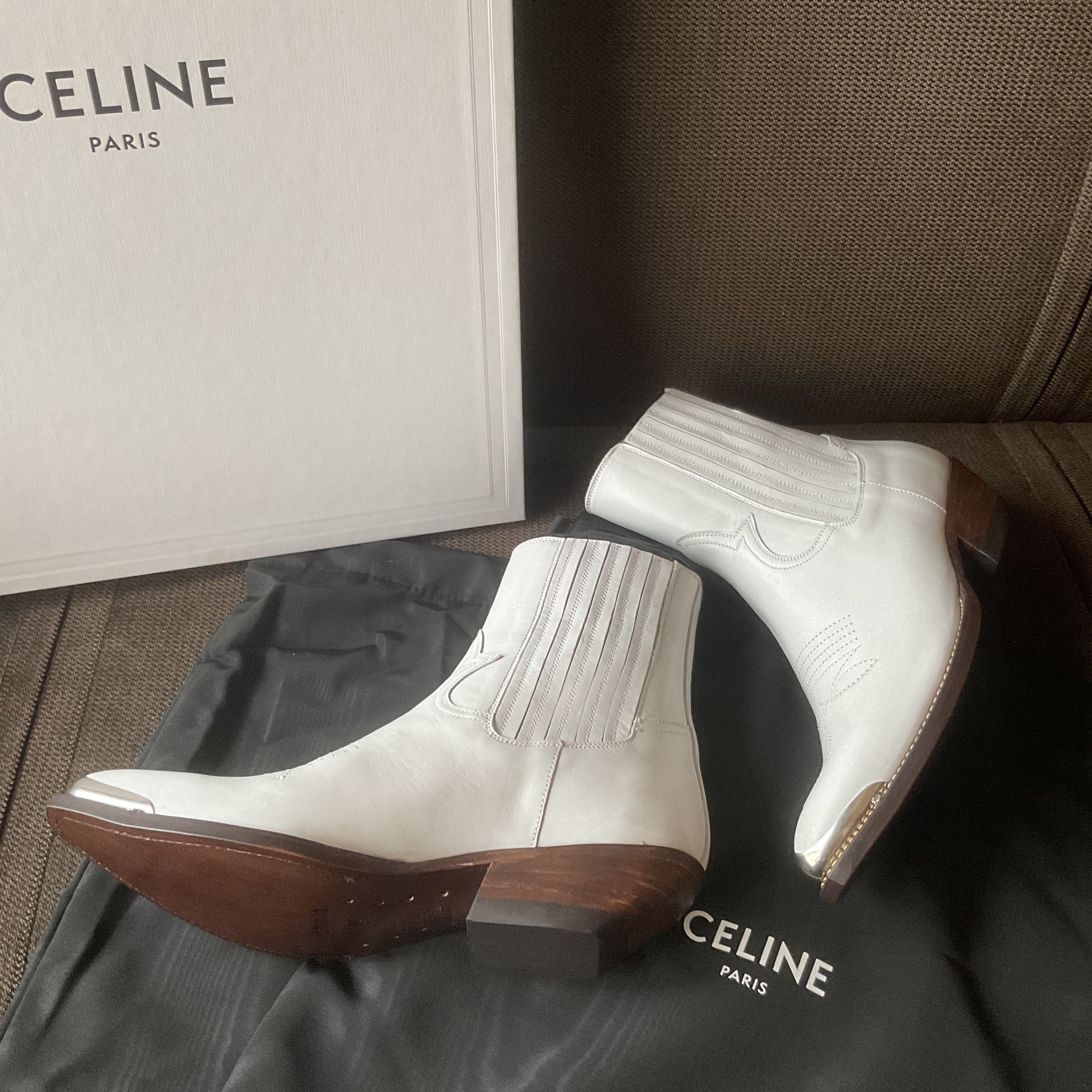セリーヌオム レザーチェルシーブーツ ホワイト (CELINE/ブーツ 通販・価格比較 セリーヌ ブーツ ホワイト ブーツ