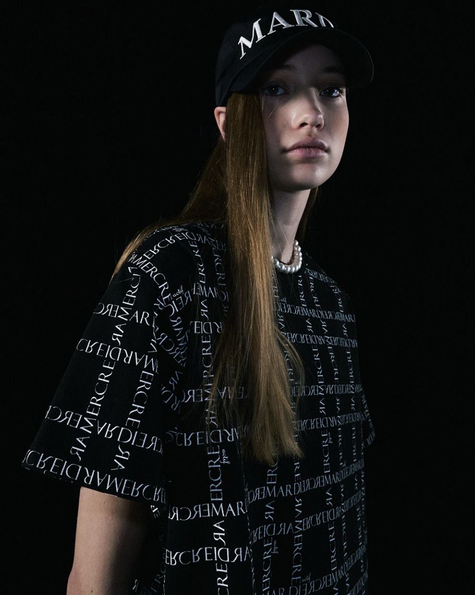 Mardi Mercredi Actif】22ss LOGO FRAME T SHIRT UNISEX (Mardi Mardi Mercredi Actif】22ss LOGO FRAME T SHIRT UNISEX (Mardi