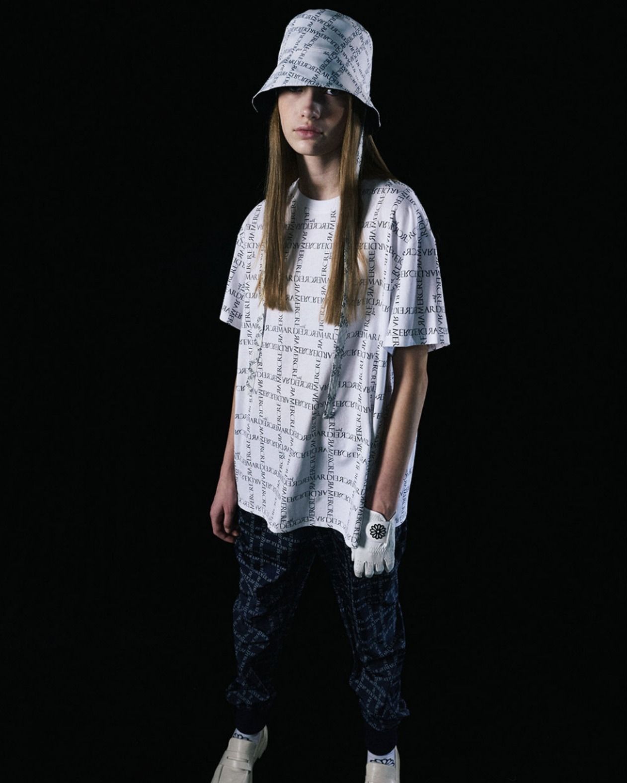 Mardi Mercredi Actif】22ss LOGO FRAME T SHIRT UNISEX (Mardi Mardi Mercredi Actif】22ss LOGO FRAME T SHIRT UNISEX (Mardi