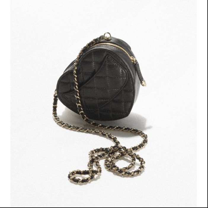 22新作☆3色☆ハート型が可愛い】CHANEL ハートクラッチバッグ (CHANEL 22新作☆3色☆ハート型が可愛い】CHANEL ハートクラッチバッグ (CHANEL