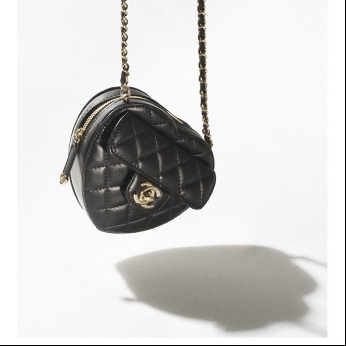 22新作☆3色☆ハート型が可愛い】CHANEL ハートクラッチバッグ (CHANEL 22新作☆3色☆ハート型が可愛い】CHANEL ハートクラッチバッグ (CHANEL