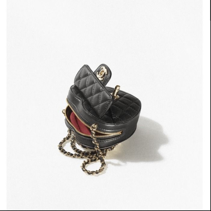 22新作☆3色☆ハート型が可愛い】CHANEL ハートクラッチバッグ (CHANEL 22新作☆3色☆ハート型が可愛い】CHANEL ハートクラッチバッグ (CHANEL