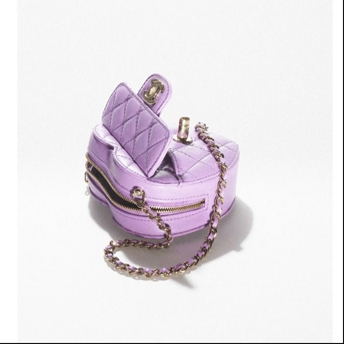 22新作☆3色☆ハート型が可愛い】CHANEL ハートクラッチバッグ (CHANEL 22新作☆3色☆ハート型が可愛い】CHANEL ハートクラッチバッグ (CHANEL