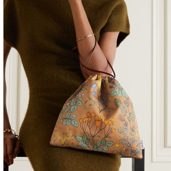カゴバッグに合わせて!【Loewe】ドローストリングポーチ (LOEWE ...