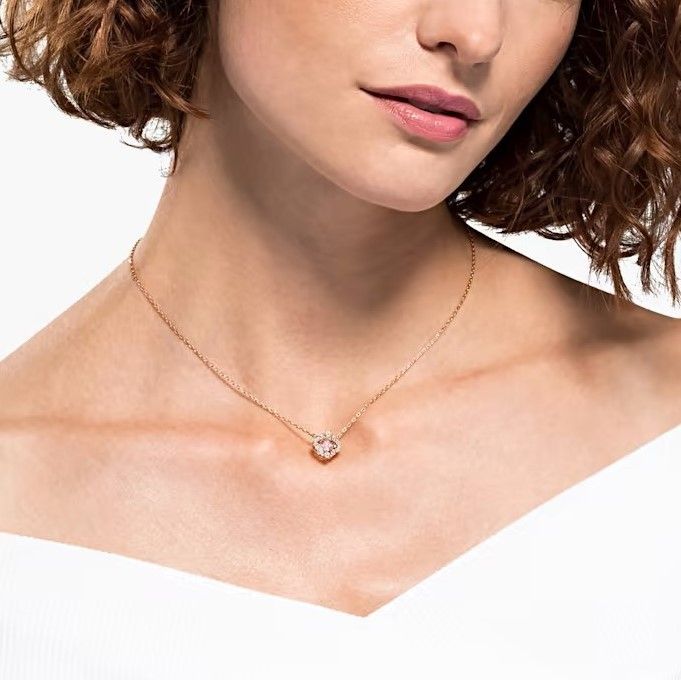 SWAROVSKI Sparkling Dance クローバー ネックレス (SWAROVSKI