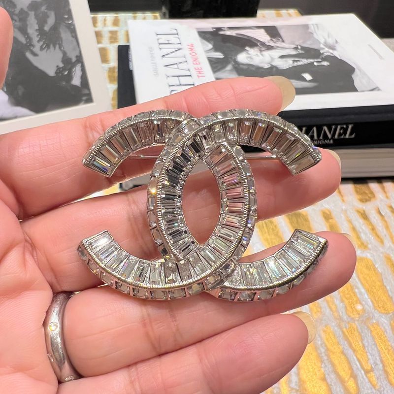 追跡付き☆CHANEL☆22クルーズ ブローチ☆とてもエレガント♪ (CHANEL 追跡付き☆CHANEL☆22クルーズ ブローチ☆とてもエレガント♪ (CHANEL