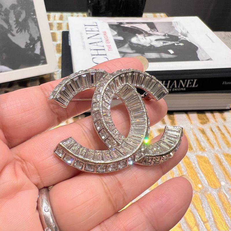 追跡付き☆CHANEL☆22クルーズ ブローチ☆とてもエレガント♪ (CHANEL 追跡付き☆CHANEL☆22クルーズ ブローチ☆とてもエレガント♪ (CHANEL