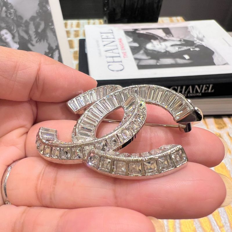 追跡付き☆CHANEL☆22クルーズ ブローチ☆とてもエレガント♪ (CHANEL 追跡付き☆CHANEL☆22クルーズ ブローチ☆とてもエレガント♪ (CHANEL