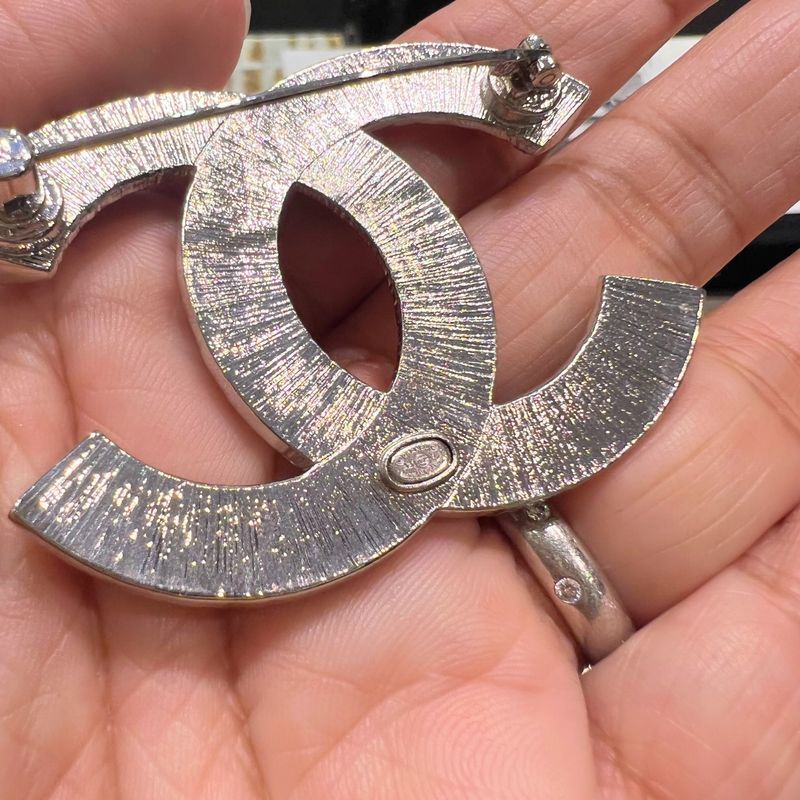 追跡付き☆CHANEL☆22クルーズ ブローチ☆とてもエレガント♪ (CHANEL 追跡付き☆CHANEL☆22クルーズ ブローチ☆とてもエレガント♪ (CHANEL