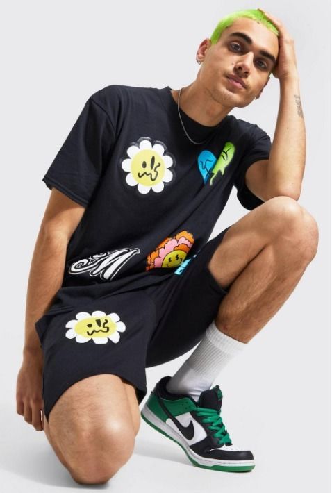 珍しい ●boohoo●LAVARSITYTシャツ&テープショートセット 上下セット セットアップ □boohoo□ 特大マルチプリント Tシャツ&ショート 上下セット (boohoo