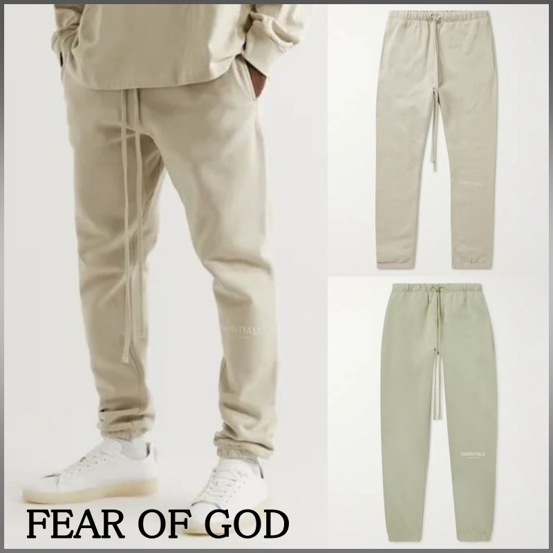 ー FEAR OF GOD ー ESSENTIALS テーパード スウェットパンツ (FEAR OF ...