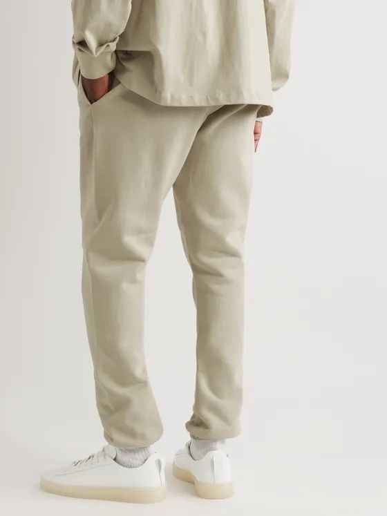 ー FEAR OF GOD ー ESSENTIALS テーパード スウェットパンツ (FEAR OF ...