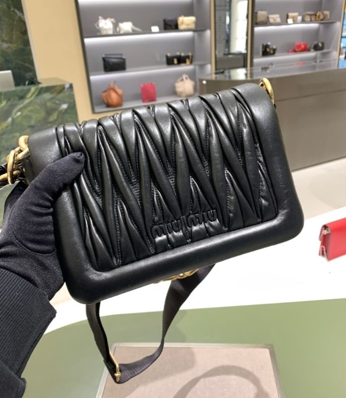 MiuMiu☆マテラッセ チェーンショルダーバック_5BD217 N88 F0002 MiuMiu☆マテラッセ チェーンショルダーバック_5BD217 N88 F0002