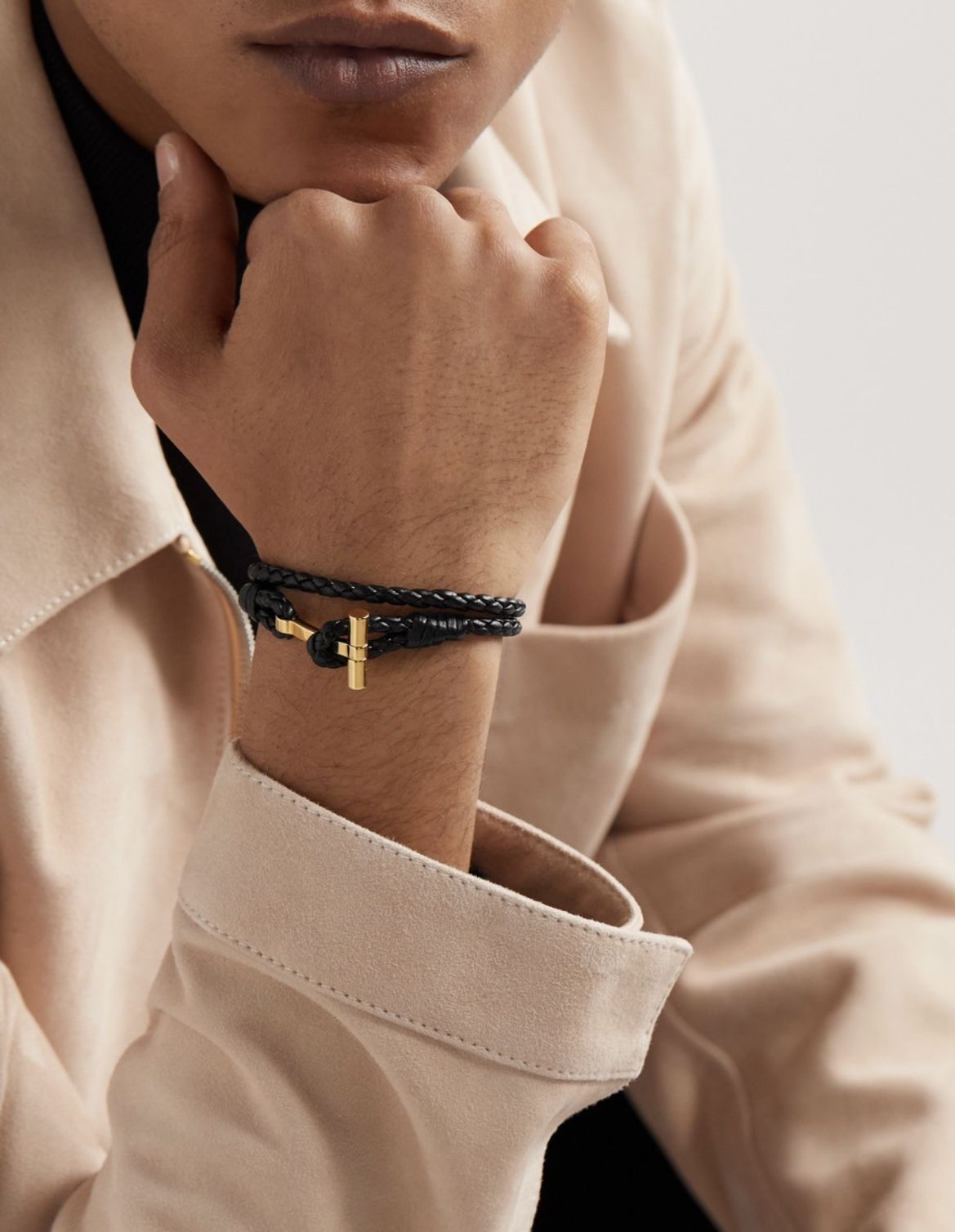 TOM FORD ウーブンレザー Tバー ラップ ブレスレット 人気 (TOM