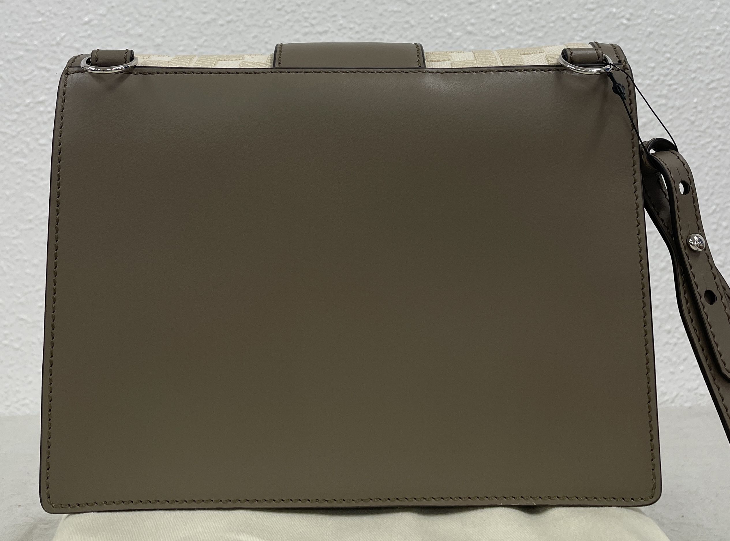 ☆人気☆【FENDI】☆Flat Baguette フラット バゲット バッ.グ
