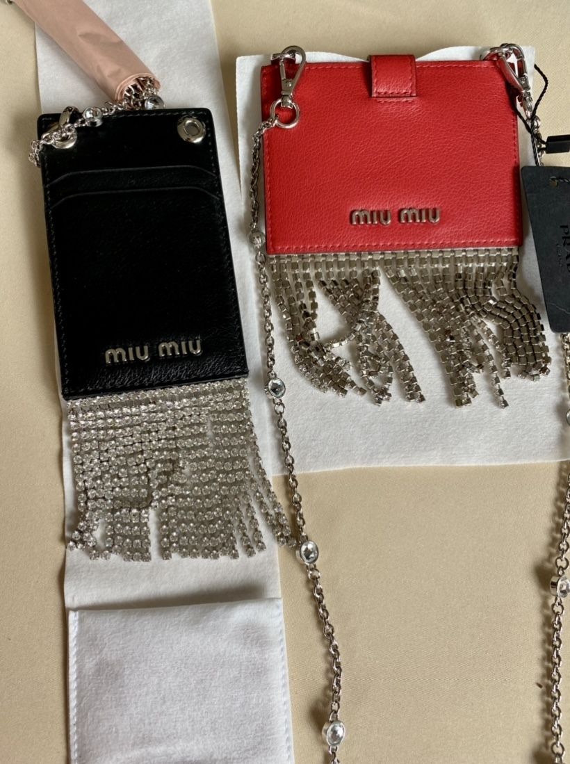 MIUMIU】アウトレット人気 キラキラカードホルダー追跡送料込 (MiuMiu ...