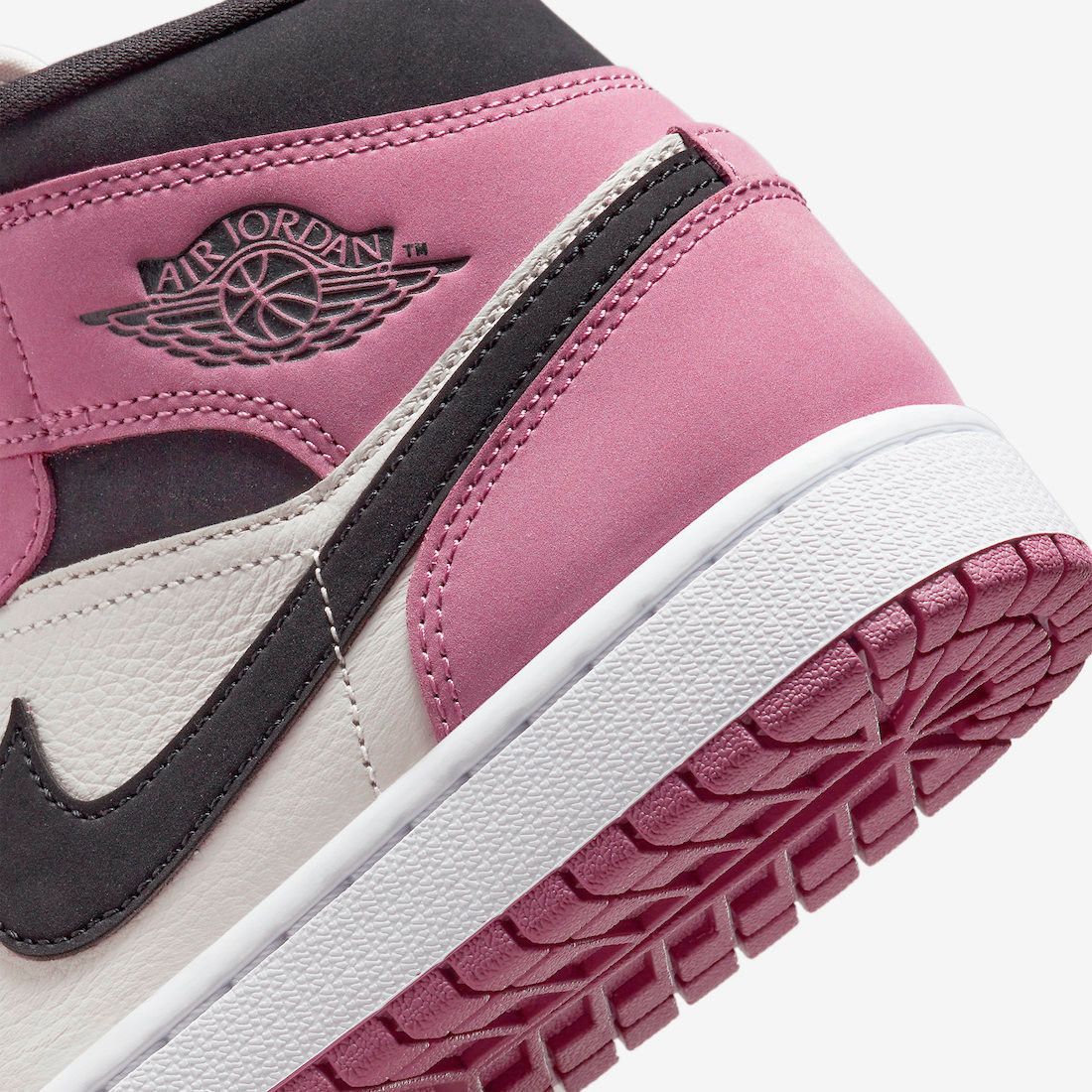 完売品】 NIKE WMNS AIR JORDAN 1 MID 