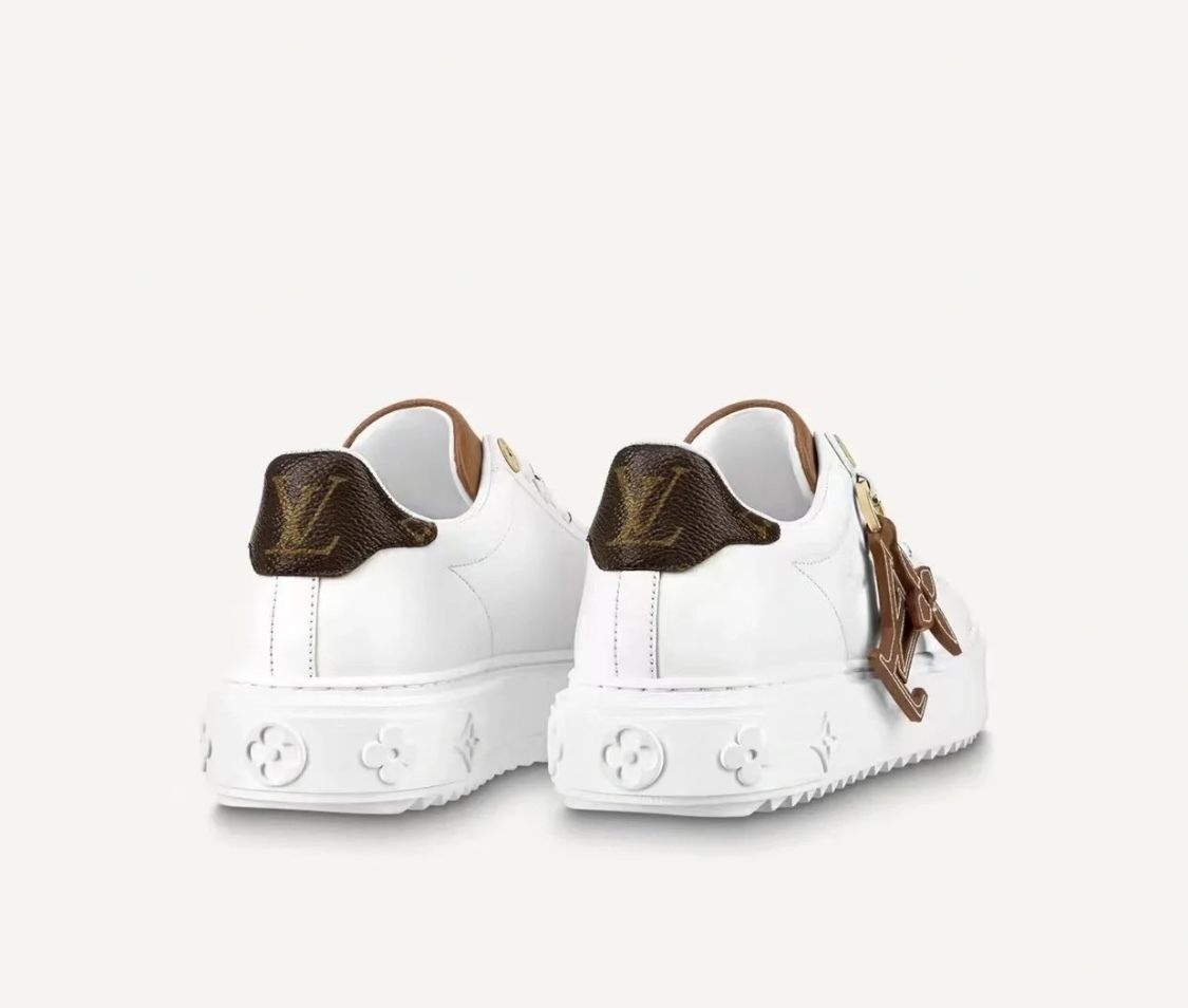 チャーム付♪カジュアルに!】ルイヴィトン スニーカー (Louis Vuitton 海外製 フェンディFENDIスニーカー38ヴィトンヴァレンティノセリーヌ スニーカー