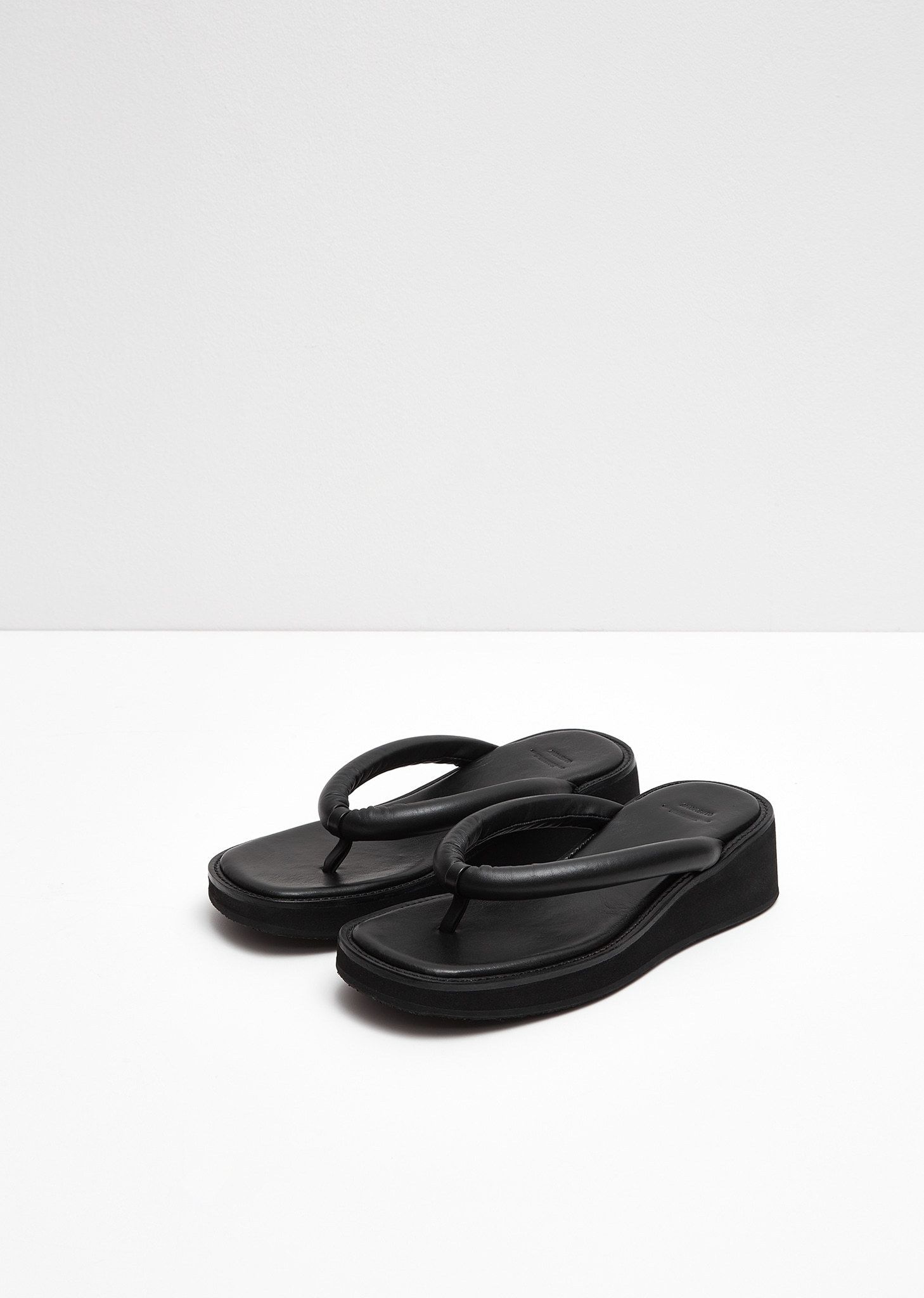 AMOMENTO】PADDED STRAP FLIP FLOP (AMOMENTO/サンダル・ミュール 日本購入サイト AMOMENTO ブラック ビーチサンダル サンダル