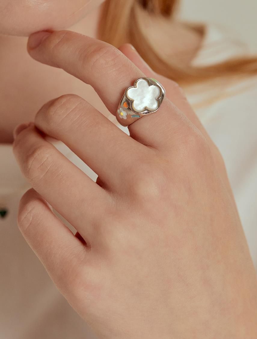韓国発【TATIANA】Ethnic Flower Bold Ring☆追跡付 韓国発【TATIANA】Ethnic Flower Bold Ring☆追跡付 (TATIANA