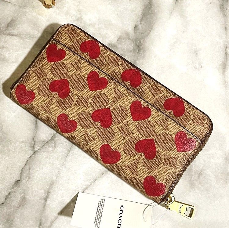 Coach ハートプリント アコーディオン ジップウォレット 長財布