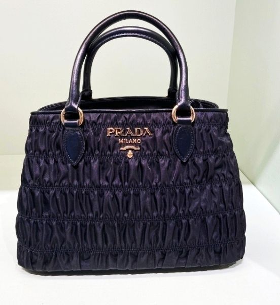 ✨美品・近年モデル✨プラダ ショルダーバッグ 三角ロゴ