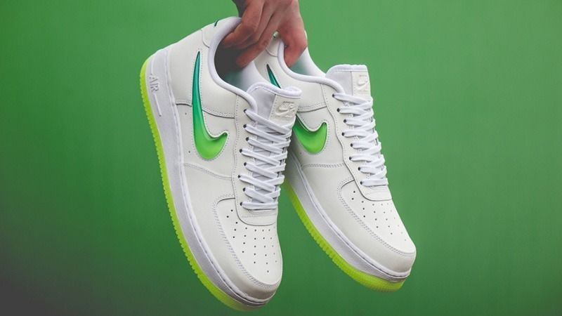 ★NIKE AF1★送関込★足元が輝くスニーカー! エアフォース1★ ☆NIKE AF1☆送関込☆足元が輝くスニーカー! エアフォース1