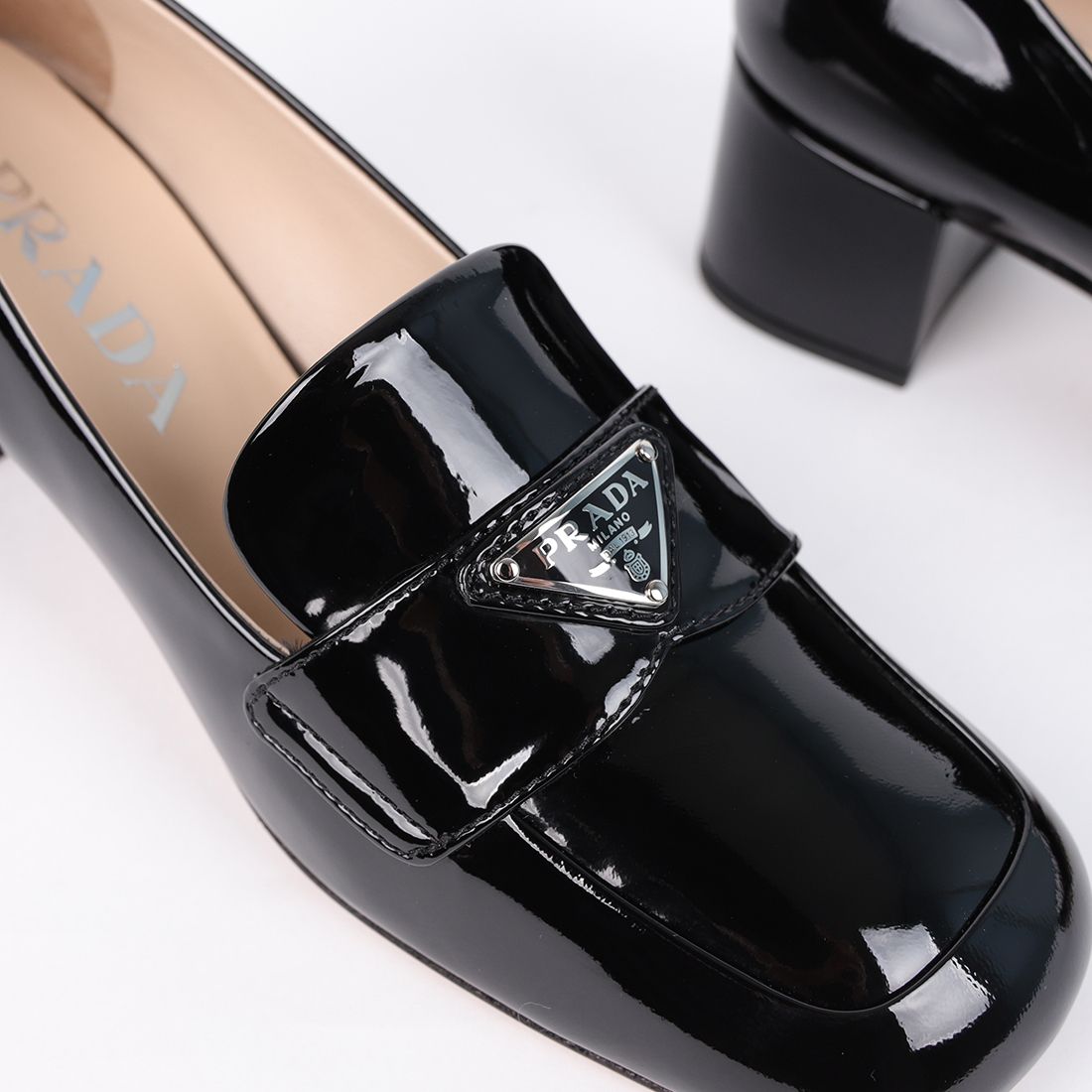 美品 プラダ 三角ロゴ パテント レザー ローファー パンプス チャンキーヒール ☆関税込☆PRADA☆プラダ ロゴ チャンキーヒール ローファー