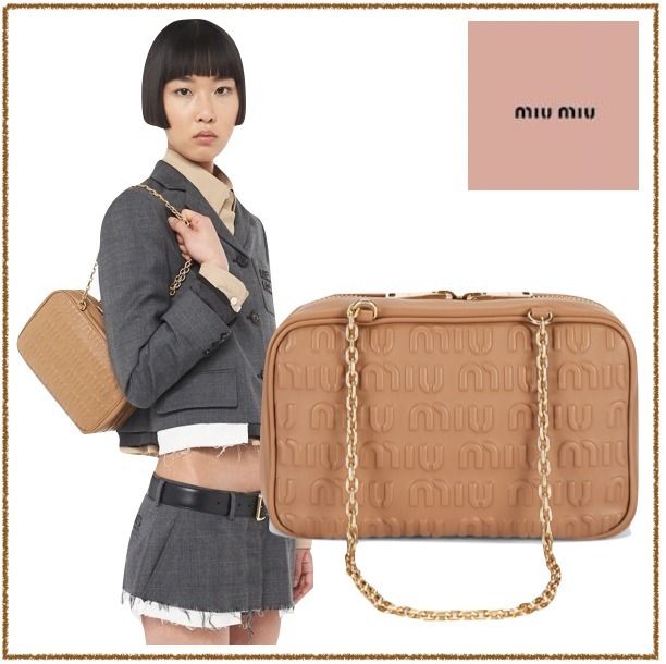 MIUMIU☆エンボスロゴパターンレザートップケース 【おトク】