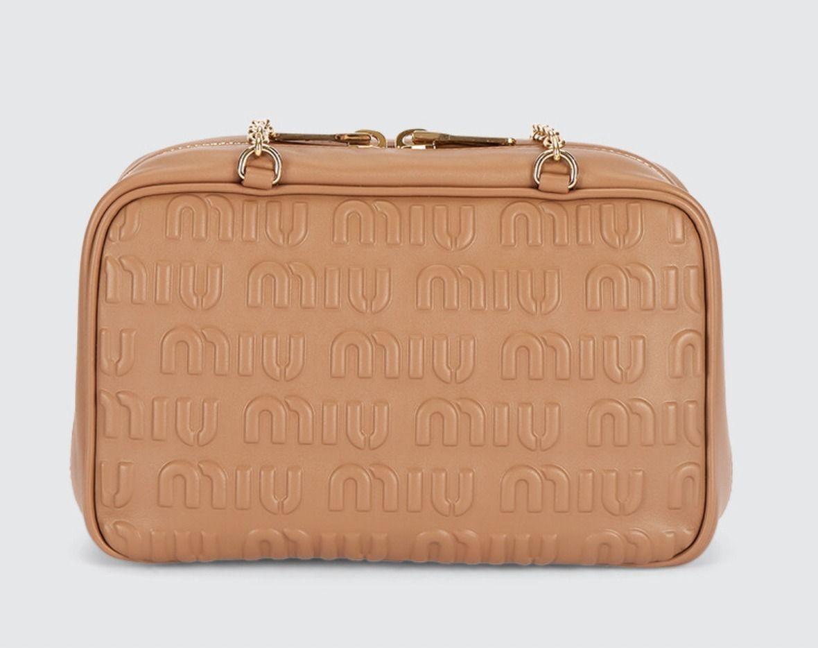 MIUMIU☆エンボスロゴパターンレザートップケース 【おトク】