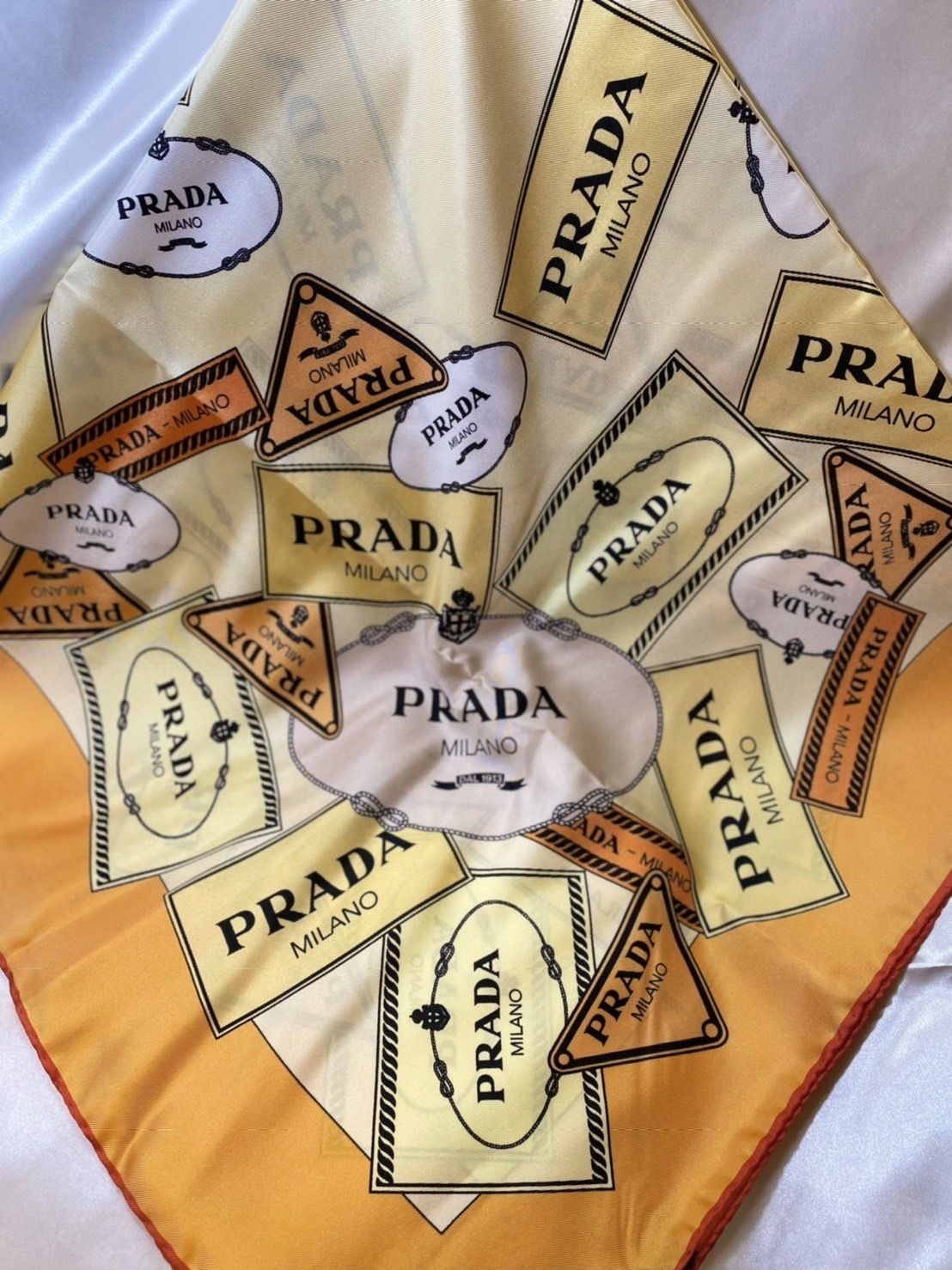 PRADA】 シルクスカーフ ロゴ スクエア (PRADA/スカーフ) 83913685