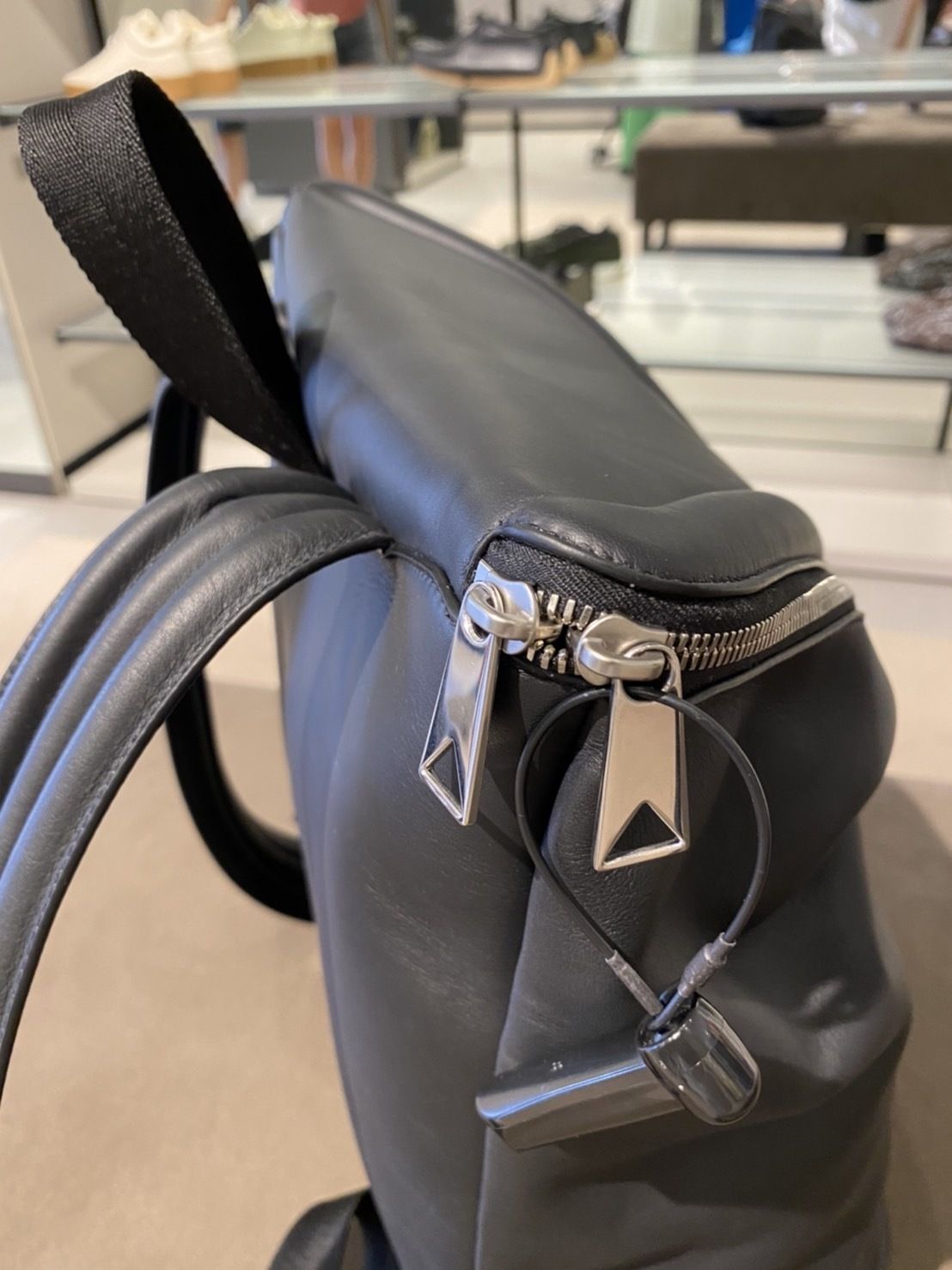 関税込☆BottegaVenata☆カーフスキン バックパック - sitelatest.com