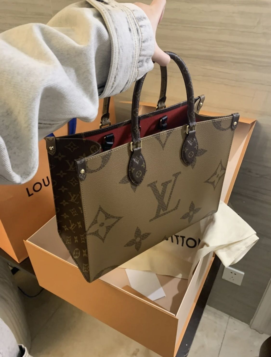 ◆あらゆるシーンで大活躍【 Louis Vuitton 】オンザゴー MM ◇あらゆるシーンで大活躍【 Louis Vuitton 】オンザゴー MM