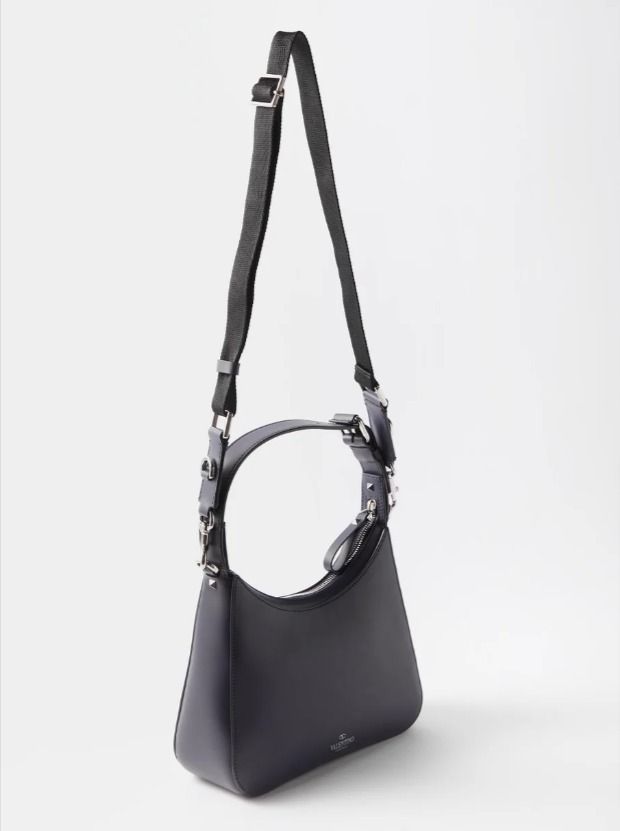 Valentino Garavani★VLTN レザークロスボディバッグ VALENTINO GARAVANI VLTN レザークロスボディバッグ【関税込