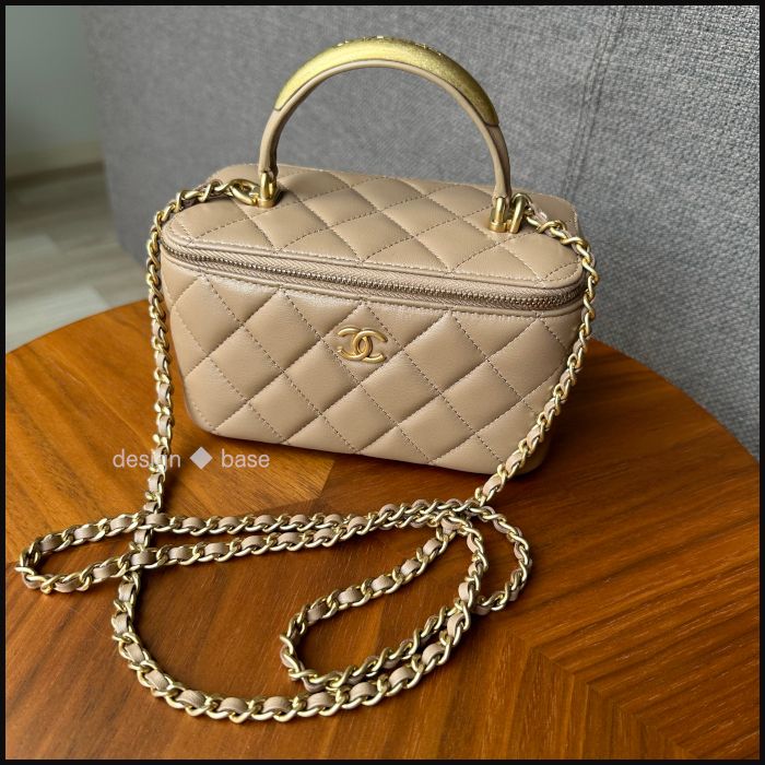 ☆大人めコーデにぴったり【 CHANEL 】ヴァニティー ケース (CHANEL