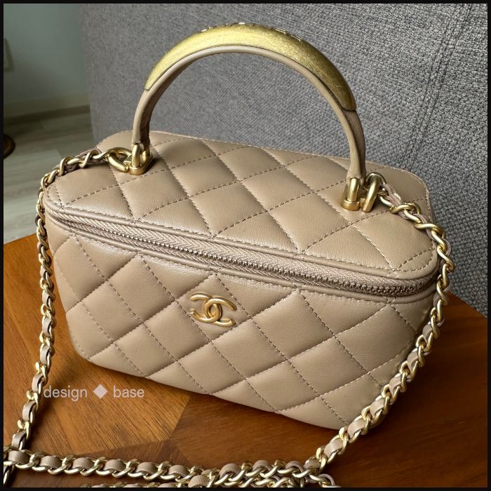 ☆大人めコーデにぴったり【 CHANEL 】ヴァニティー ケース (CHANEL