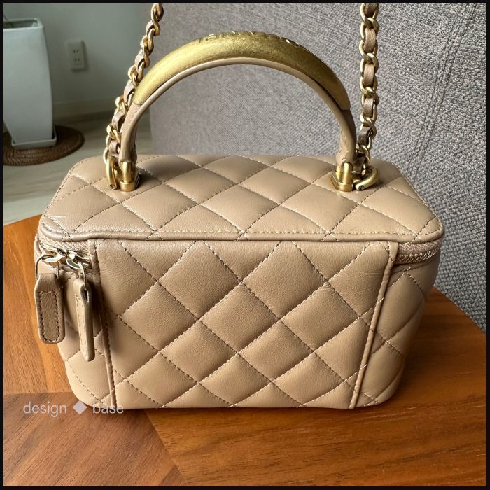 ☆大人めコーデにぴったり【 CHANEL 】ヴァニティー ケース (CHANEL