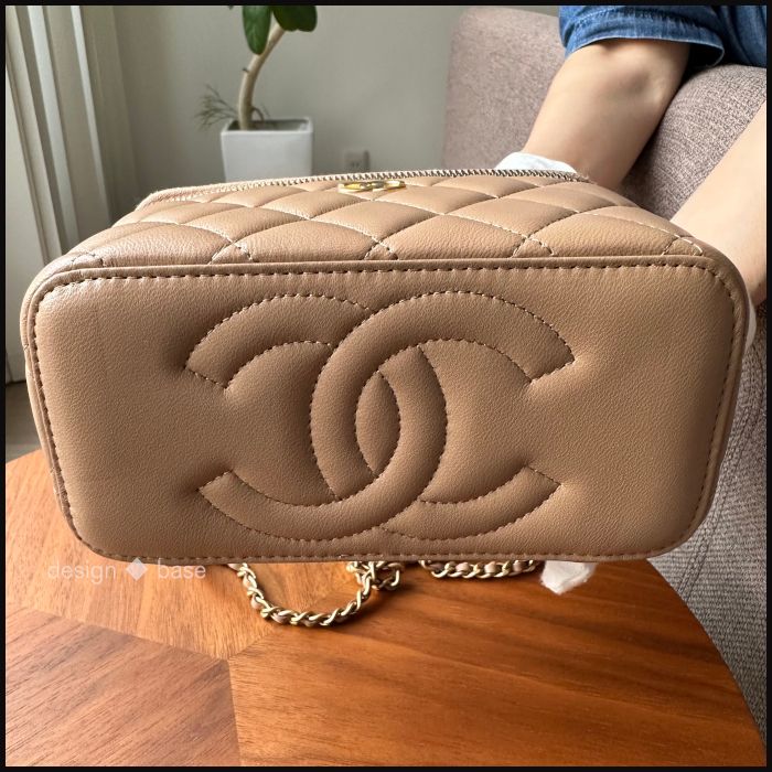 ☆大人めコーデにぴったり【 CHANEL 】ヴァニティー ケース (CHANEL