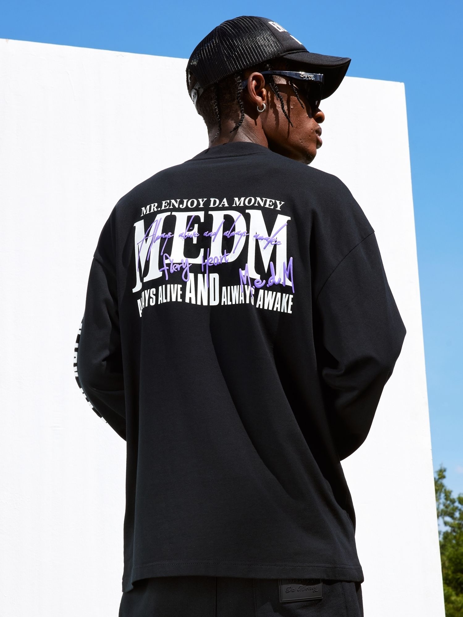 MEDM 新作 長袖 Tシャツ ロゴ バックプリント 大人気 男女兼用 MEDM 新作 Tシャツ 長袖 ロゴ バックプリント 大人気 男女兼用