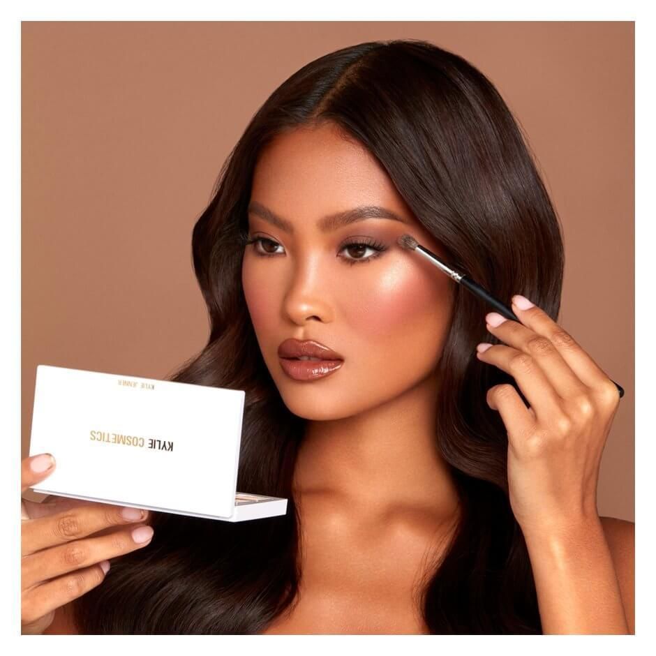 kylie cosmetics カイリージェンナー 限定アイシャドウパレット新品