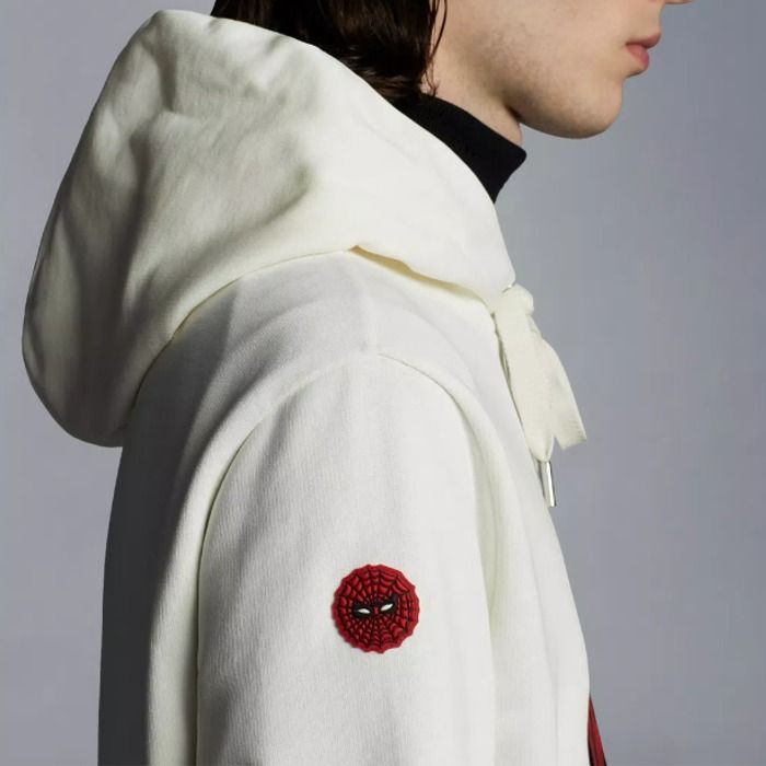 売切必至★MONCLER グリッター ロゴ フーディー★NewArrival MONCLER】グリッターロゴパーカー Ω パーカー・フーディ