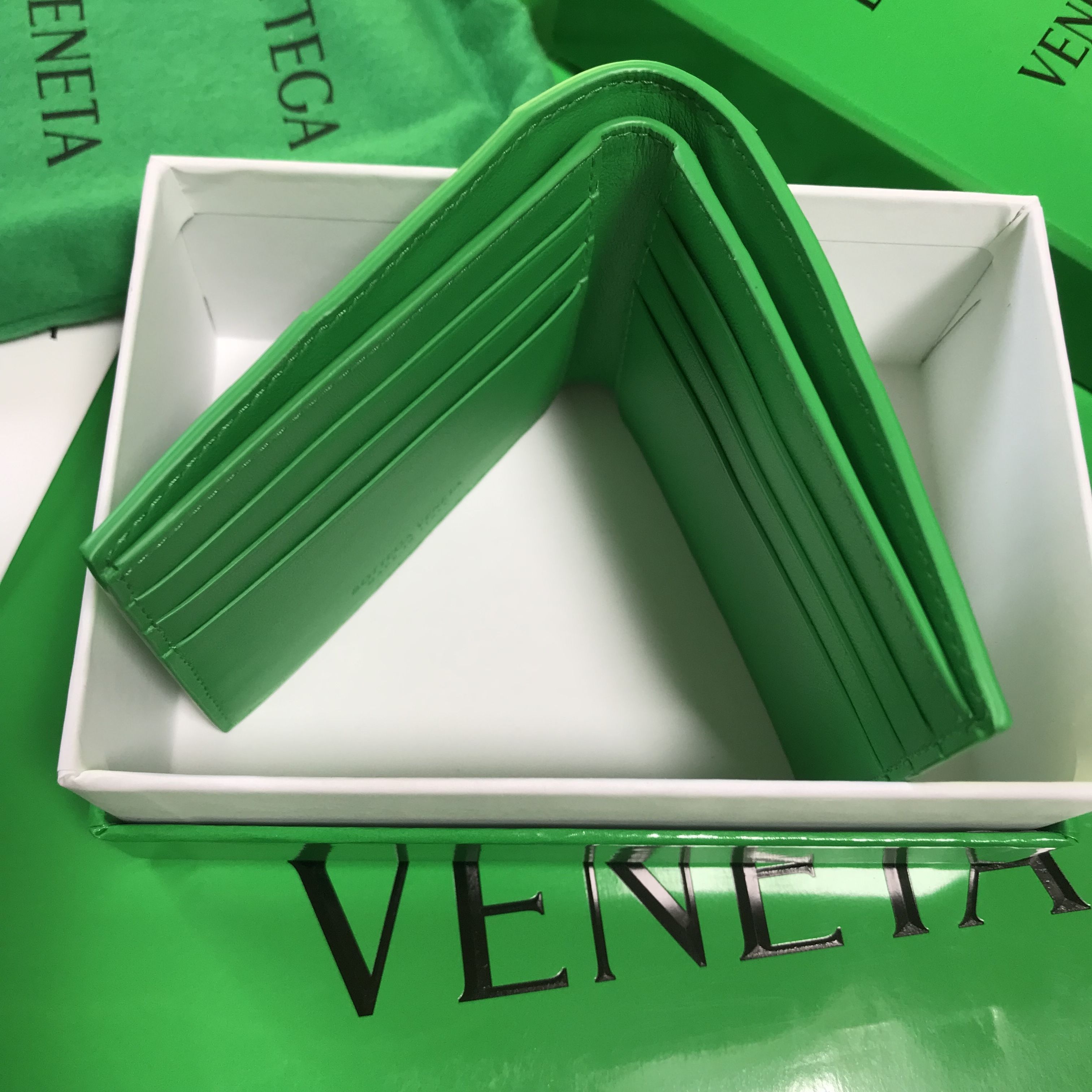 Bottega Veneta☆金運UP!緑のカード入Intrecciato☆現品限送料込