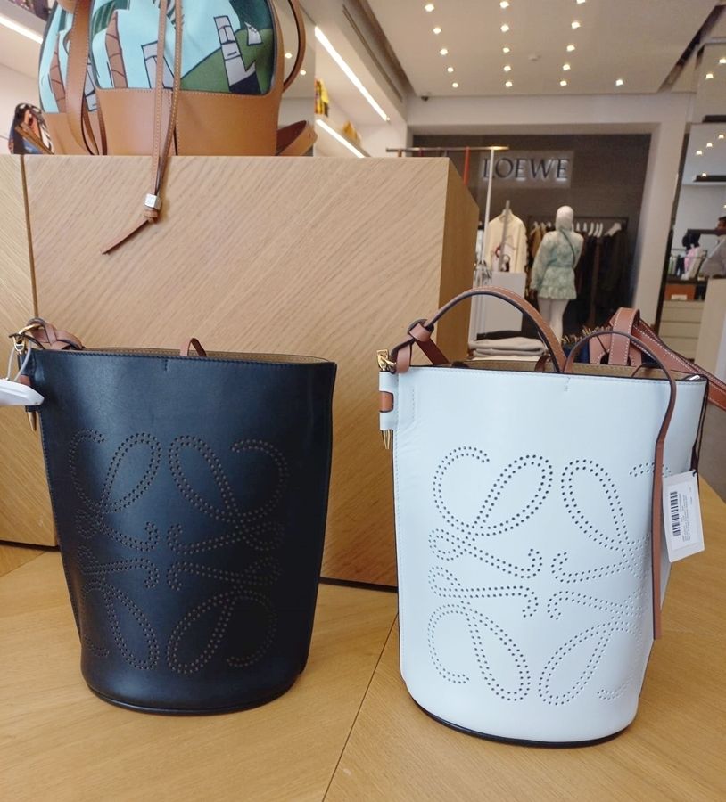 セール】ロエベ*アナグラムゲート バケットバッグ☆309.22BZ57 (LOEWE アウトレットモール店 ロエベアナグラムゲートバケットバック今週のみお値下げ★ ショルダーバッグ