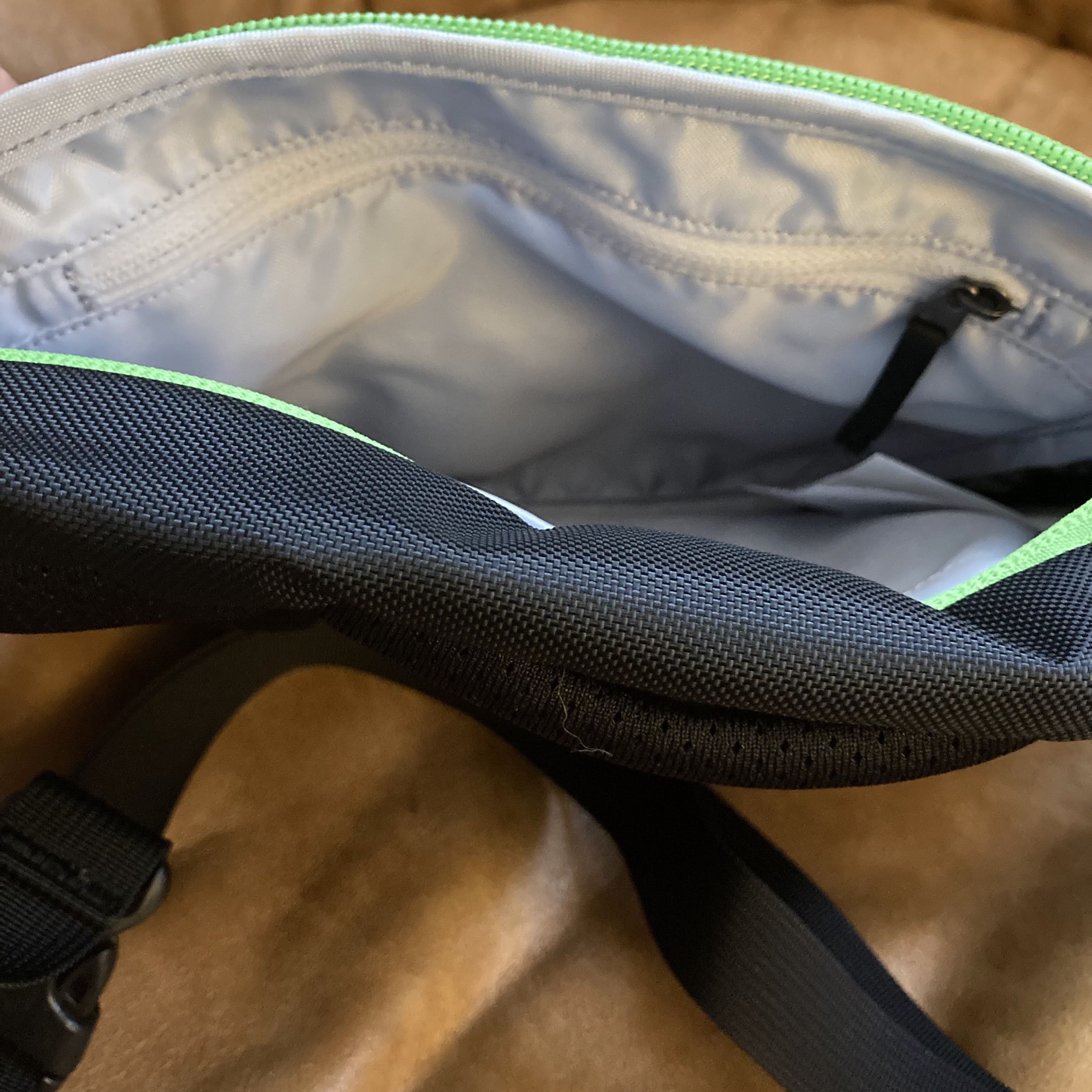 海外限定品！完売前に【ARC'TERYX】MAKA 2 WAISTPACK (ARC'TERYX