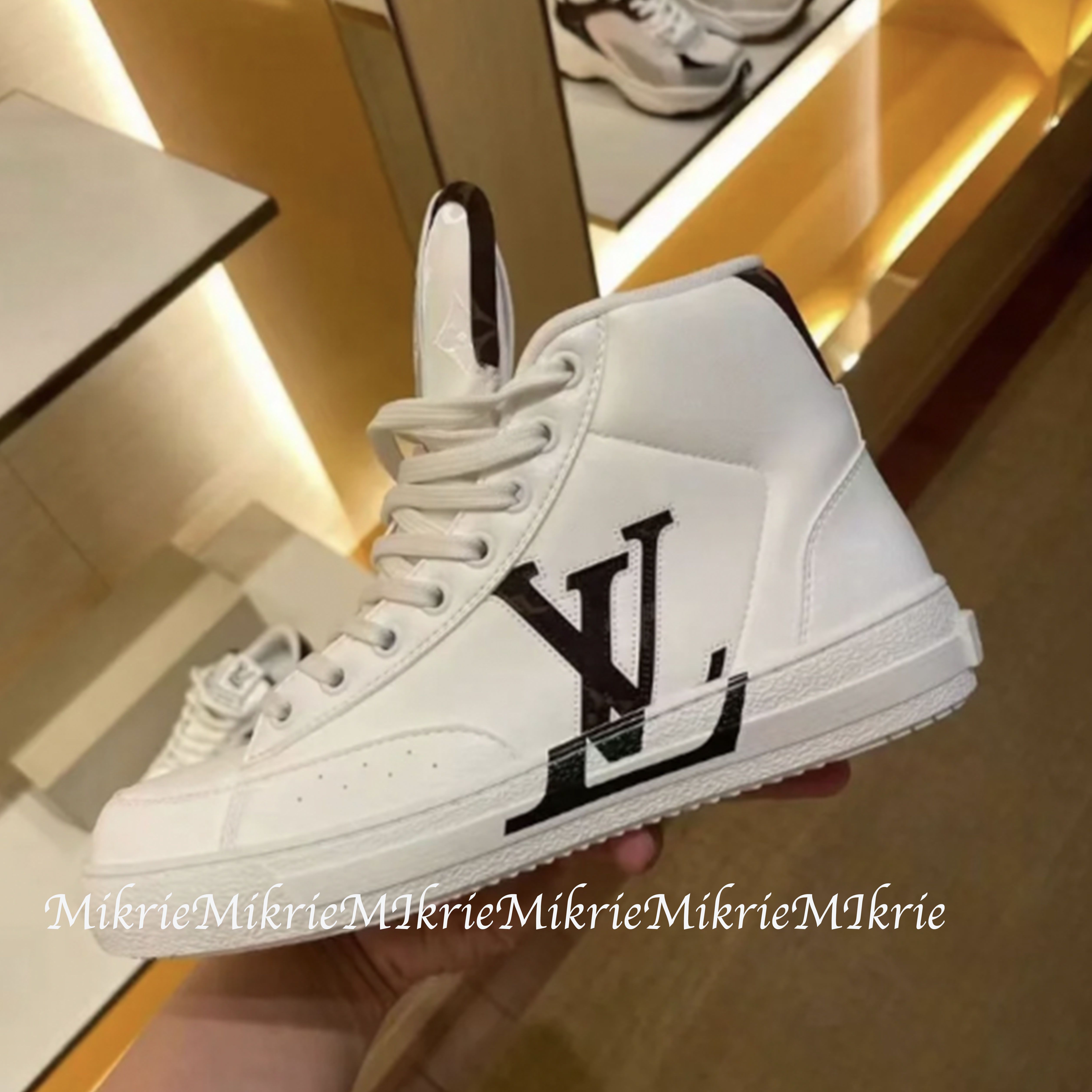 ☆大人気☆【Louis Vuitton】チャーリーハイスニーカー メンズOK LOUIS VUITTON スニーカー チャーリー 白 ハイトップ