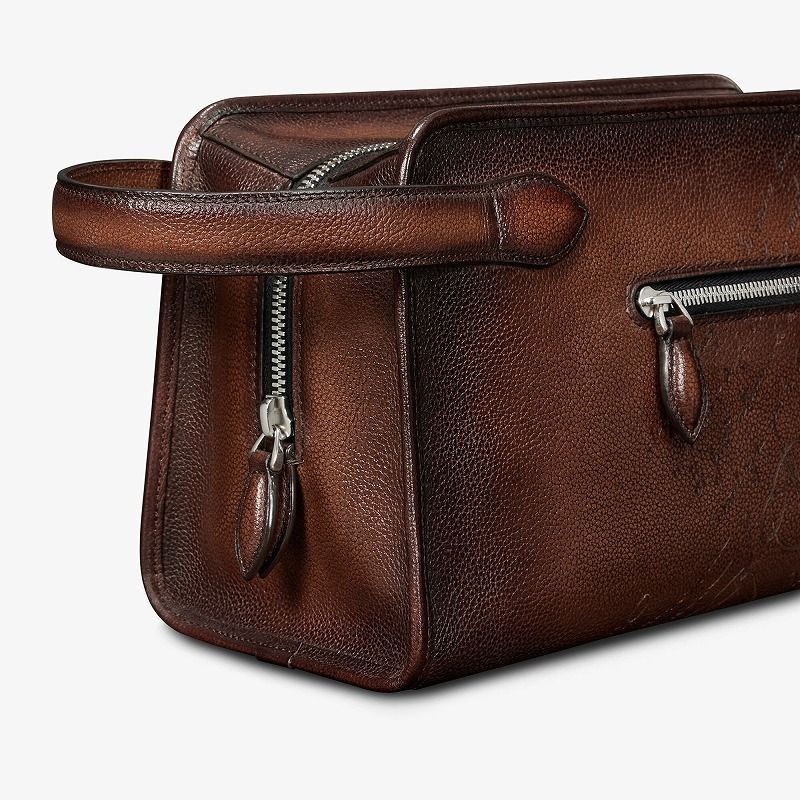 BERLUTI】ギフトにも♪スクリット レザー ストラップ付 ポーチ