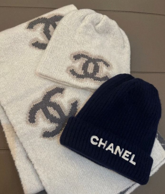 希少品!ロゴがかわいい♪【CHANEL】ニット帽 ビーニー CCマーク