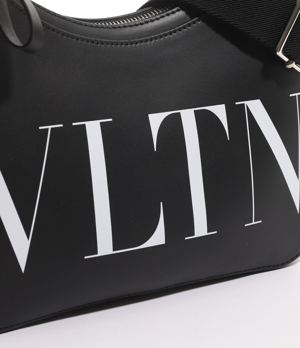 【送関込】VALENTINO VLTN ショルダーバッグ 関税送料込み- VALENTINO VILTN ロゴ レザー ホーボーバッグ