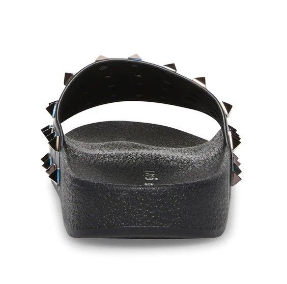 Steve Madden スタッズ付きフラットサンダル FLASHH Steve Madden スタッズ付きフラットサンダル FLASHH (Steve