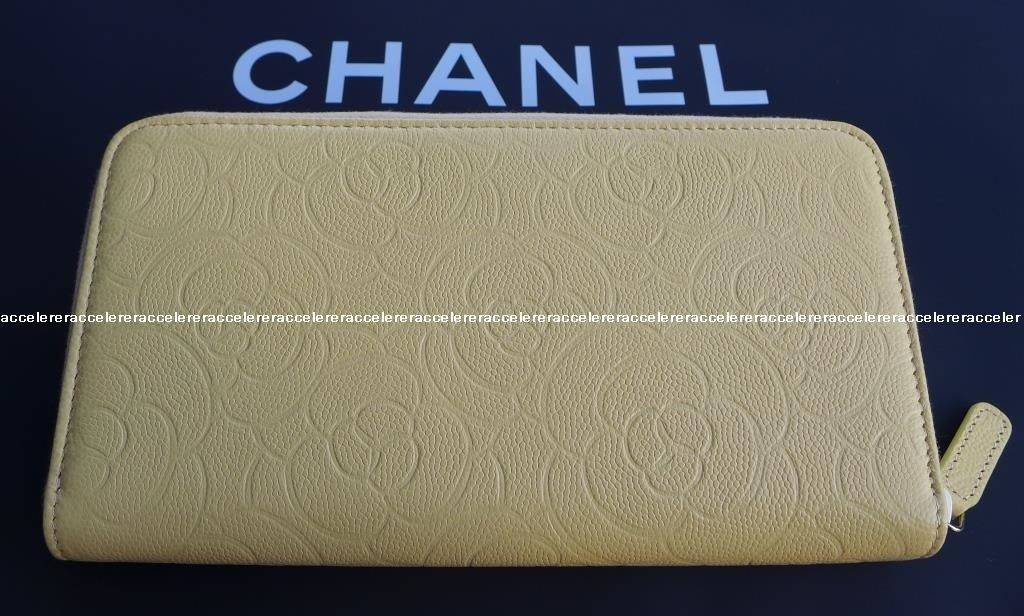 国内即発 CHANEL カメリア型押し ラウンドジップ キャビアスキン